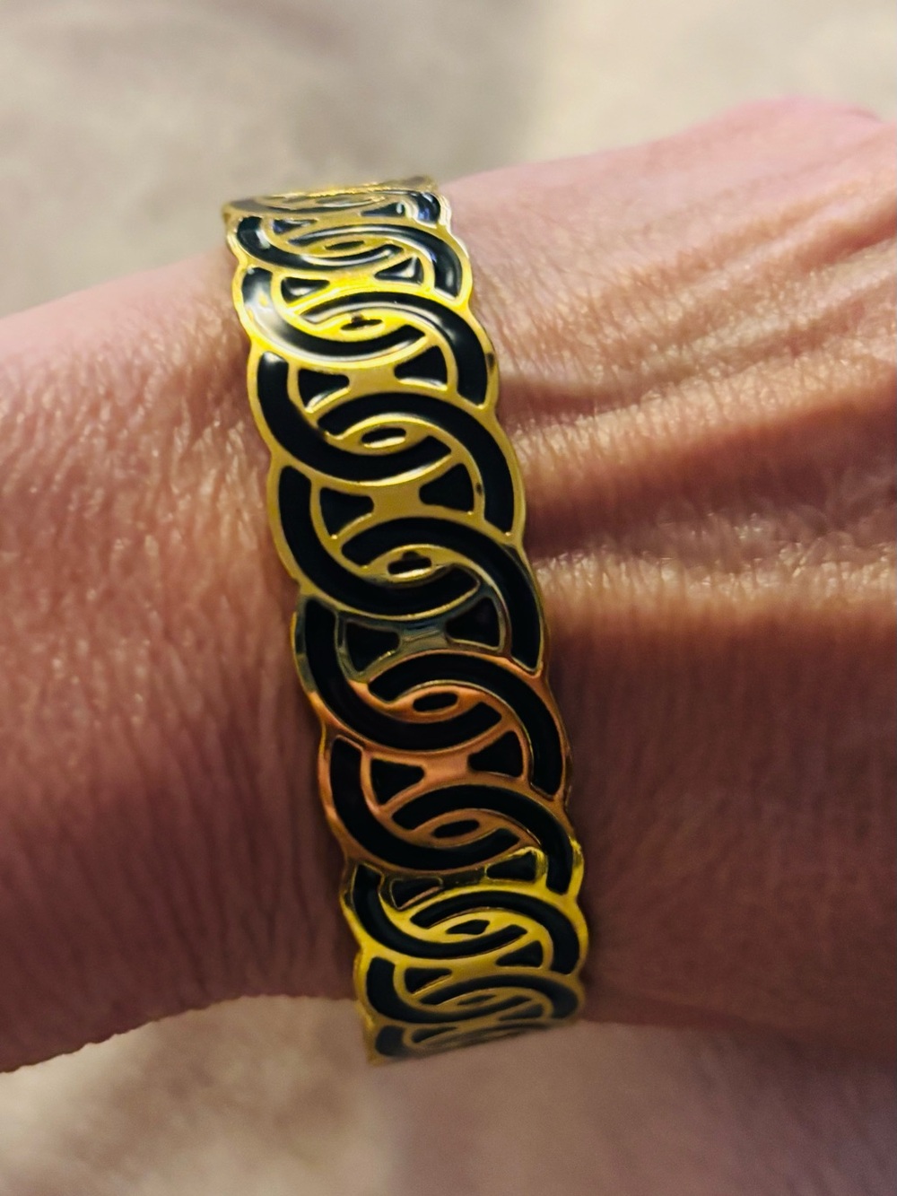 Liz Claiborne Vintage Black and Gold Tone Linked Bracelet